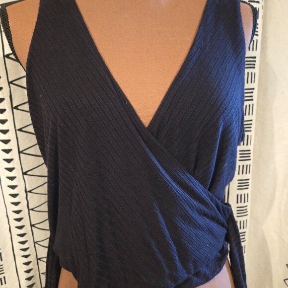 Outfit Combo! v-neck tie-waist cropped tank and floral kimono - Picture 9 of 12